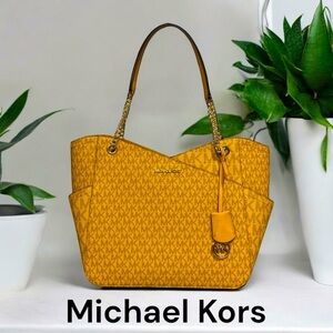 Michael Kors-NWOT Jet Set Logo Shoulder Bag Marigold/Signature Print. Gold chain